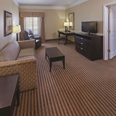 La Quinta By Wyndham Livingston Hotel Exterior foto