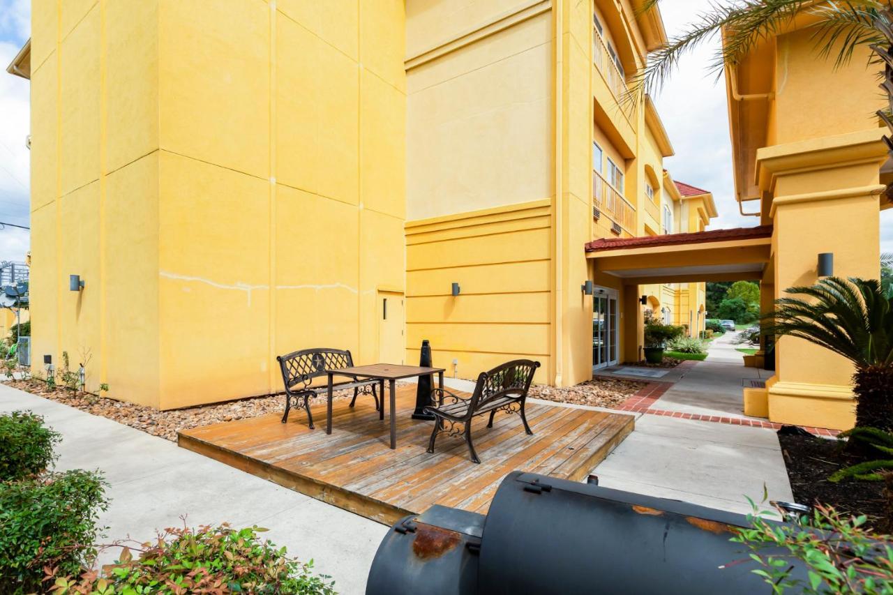 La Quinta By Wyndham Livingston Hotel Exterior foto